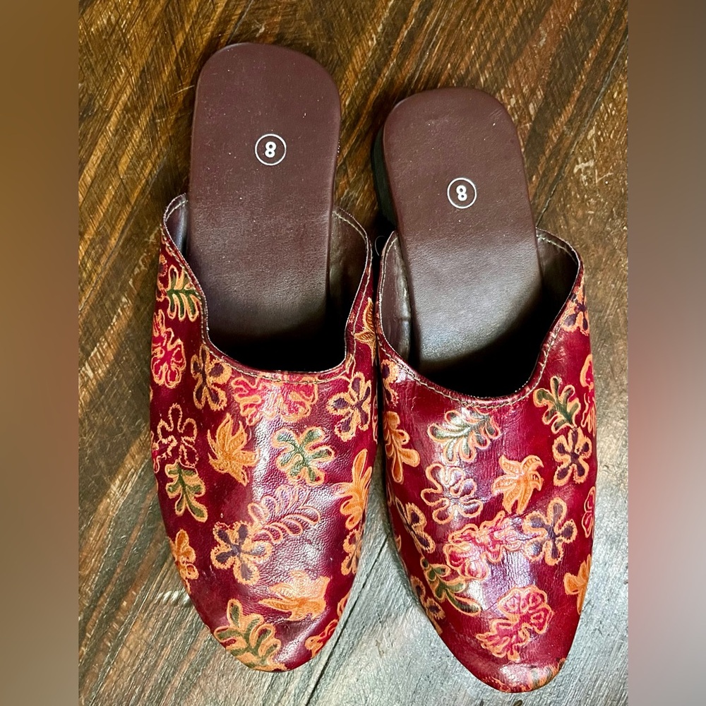 Handmade tooled leather mules  from India. Artistic! - Picture 2 of 5